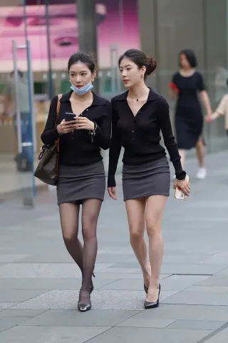 黑丝短裙姐妹花 154P（完整版）