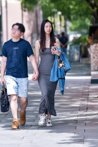 ★裹身长裙美女（城市版）