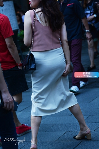 咔喳赛帖 -----白裙白T很迷人