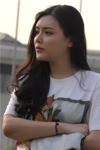 查看完整内容：4k-极品丰满波涛汹涌的美女靓模（视频版） - 共8张图片