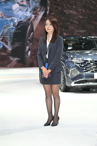 工作中的嘿丝高跟美女【原图+视频】