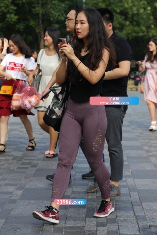 【视觉冲击赛帖】淡紫色，极度紧致健美裤美眉