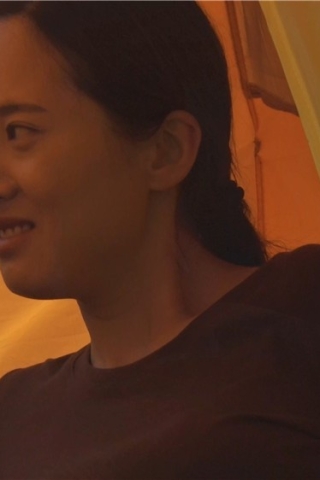 公园草地上帐篷内休闲的短丝袜美足 [10.2 GB/MP4]（视频版）