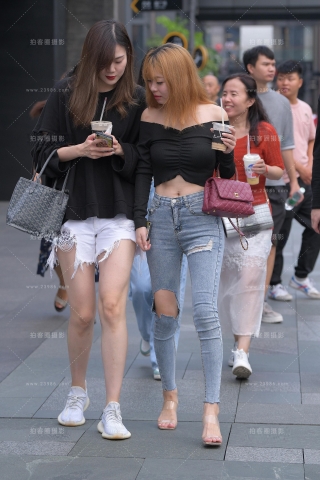 【视觉冲击赛贴】破洞铅笔紧牛翘臀闺蜜