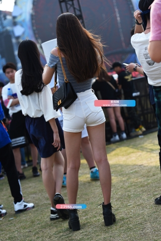 【咔喳赛贴】白色热裤