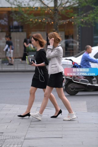 街拍肉丝袜美眉