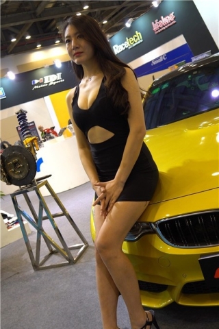 查看完整内容：4K-性感包臀裙爆乳展会女车模（视频版） - 共8张图片