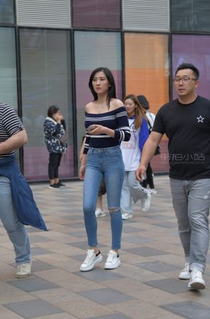 查看完整内容：紧牛妹子 - 共22张图片