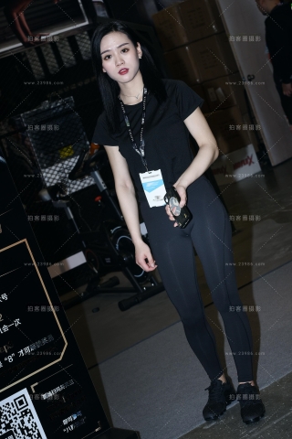 【咔喳赛帖】她被闪光惊了