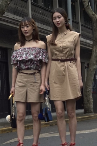 4K 街拍短裙凉高跟性感美女美女姐妹 2  [1.92 GB]（视频版）
