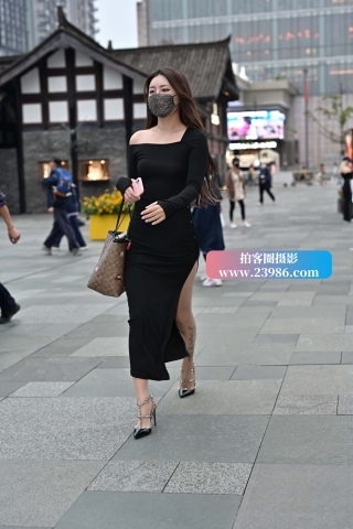 ★街拍黑色开叉长裙美女★