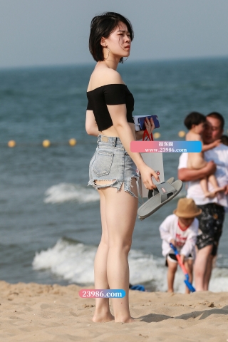 【小默赛帖】第1256篇★一字肩，洞洞热裤★