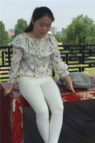 查看完整内容：紧身白裤白鞋风韵美少妇模拍 [628 MB]（视频版） - 共10张图片