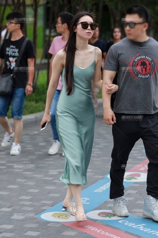 【小默赛帖】第1412篇★摇曳的高挑美女★