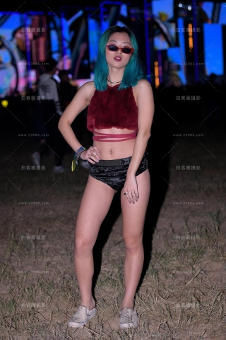 【街拍之魂赛帖】紧身热裤MM