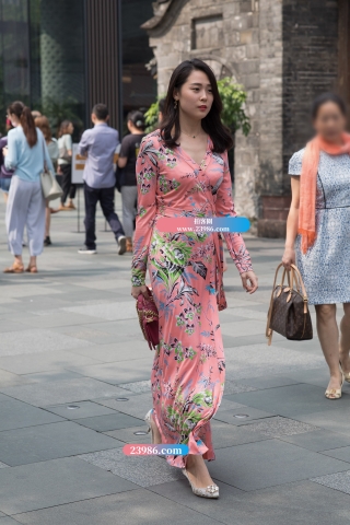 【凯恩赛贴】高挑贵气美妇人