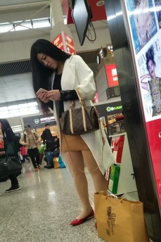 4k超清，红色平底鞋肉丝袜短裙漂亮御姐（视频版）