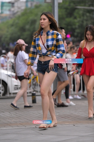 【街拍之魂赛帖】B106、丰腴热裤