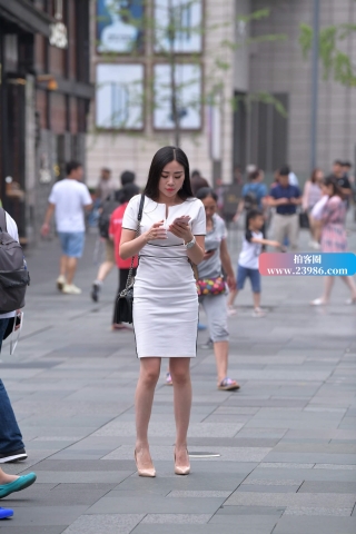 街拍米色高跟鞋性感御姐