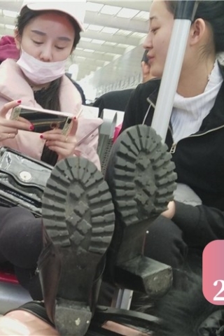 查看完整内容：4k-高铁站候车室拍摄丝袜打底裤粉衣甜美女孩。（视频版） - 共5张图片