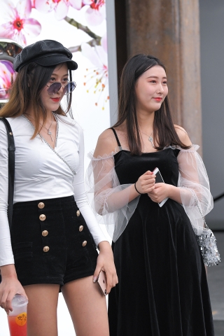 【视觉冲击赛贴】羞答答的长腿小姐姐