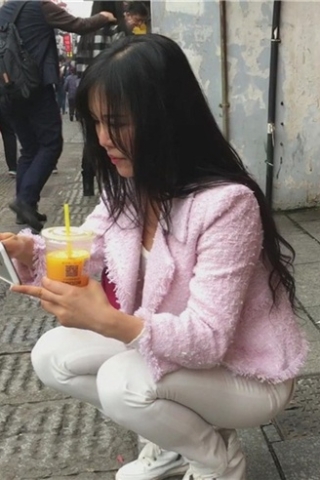 查看完整内容：粉衣白裤美眉 [3.09 GB/MP4]（视频版） - 共11张图片