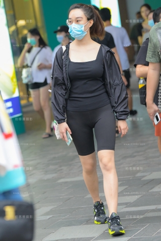 【街拍之魂赛帖】黑色紧身弹力裤