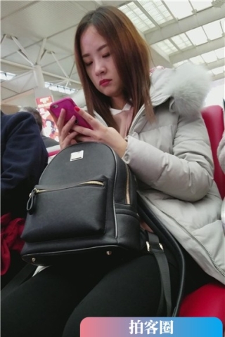 查看完整内容：4k-候车室内的小清新甜美少女。（视频版） - 共6张图片