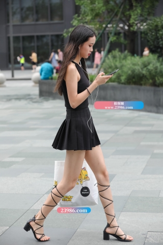 【凯恩赛帖】面试模特的长腿女孩