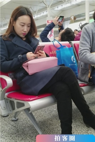 查看完整内容：4k-高铁站候车室拍摄清纯秀丽黑丝打底裤漂亮美女（视频版） - 共6张图片