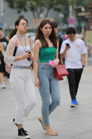 查看完整内容：紧牛小姐姐 - 共18张图片