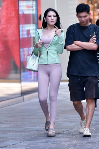 ★气质长发紧身裤美女