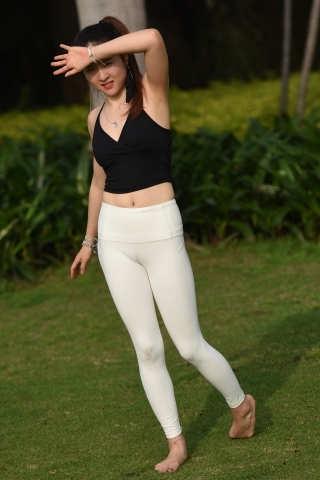 她的动作总是这么舒展（城市版）