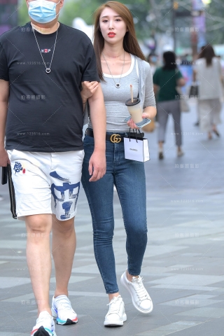 【街拍之魂赛帖】蓝色紧牛