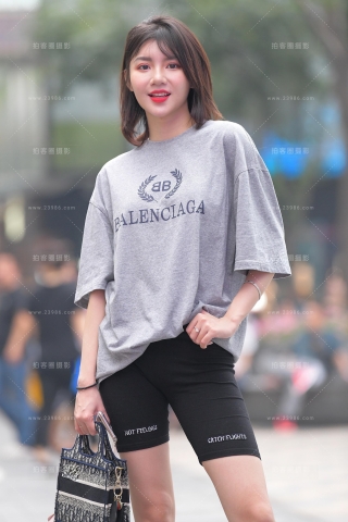 【红石赛帖】逛街的紧身裤美女