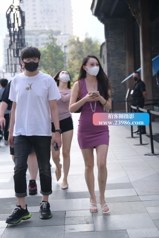 韵味紫色短裙美女朲槭