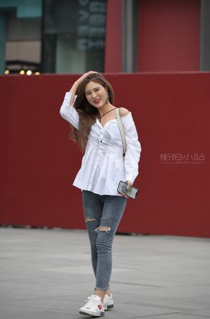 查看完整内容：搭讪白衬衫、破洞紧牛姑娘摆拍 - 共20张图片