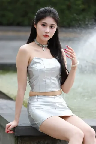 银色皮裙美女（完整版）