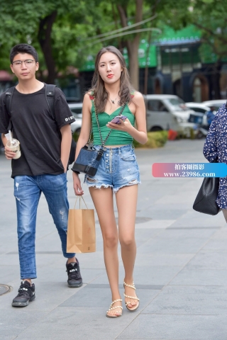 靓丽热牛小姐姐