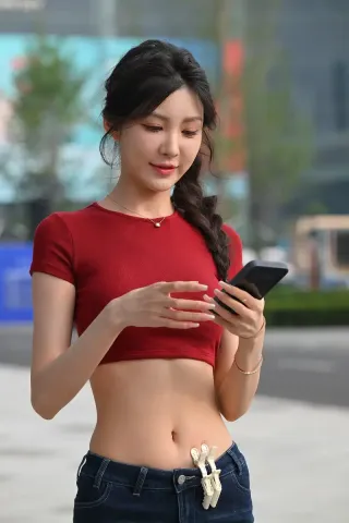 苗条短裤大长腿美眉（完整版）