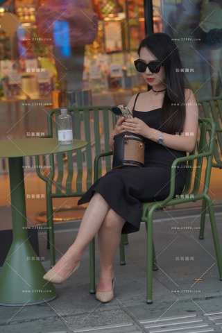 靓丽墨镜高跟美女