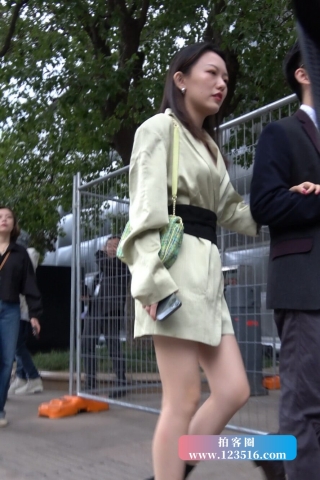 4K - 街拍青春活力小姐姐 [898 MB/MP4]（视频版）