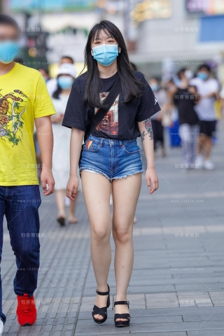 查看完整内容：【凯恩赛贴】肉肉的热裤大白腿 - 共18张图片