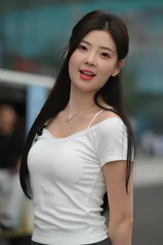 查看完整内容：可爱百褶裙美眉（完整版） - 共5张图片