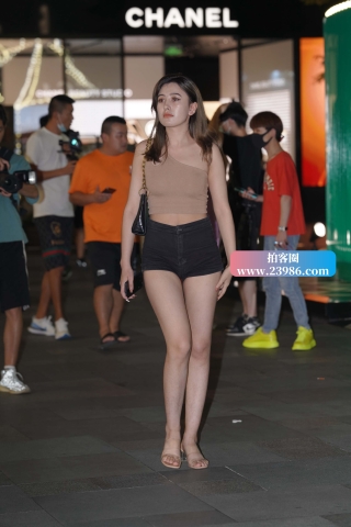 夜拍大长腿辣妹