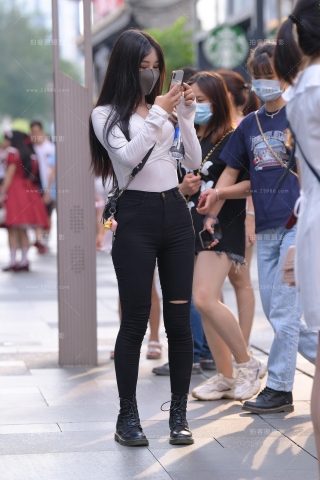 查看完整内容：紧致黑裤清新美眉 - 共16张图片