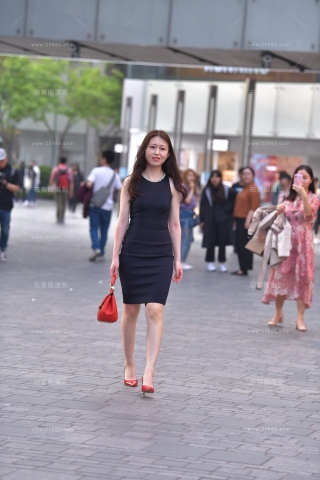 街拍红色高跟美女姐姐
