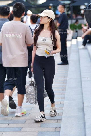 ★逛街紧身瑜伽裤美女