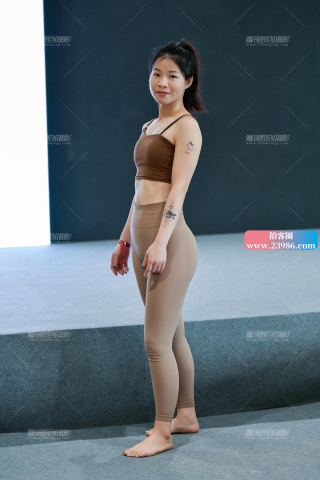 ★腼腆舒展优美瑜伽美女