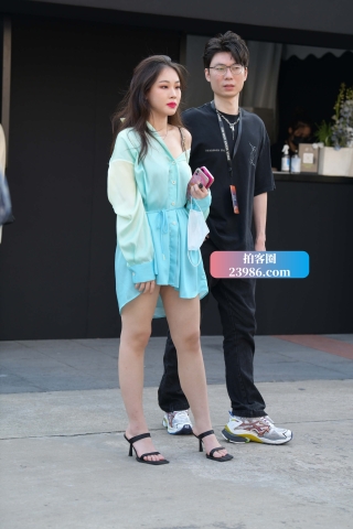 极品靓丽美腿美女！